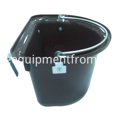 godet pour chevaux (2) horse bucket (2)